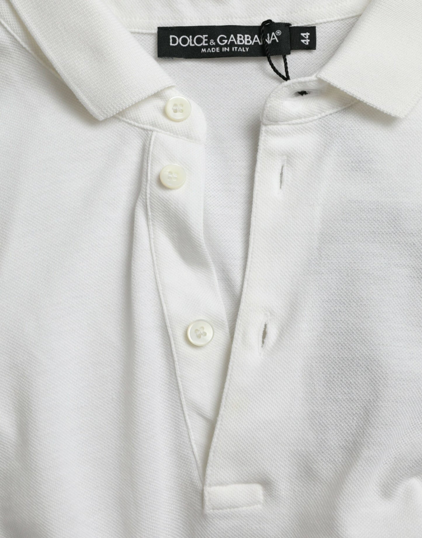 Polo de algodón blanco con corona bordada