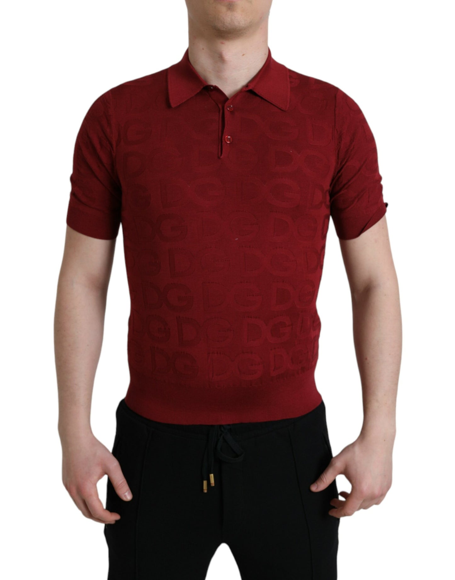 Polo de seda color granate: la elegancia se une a la comodidad