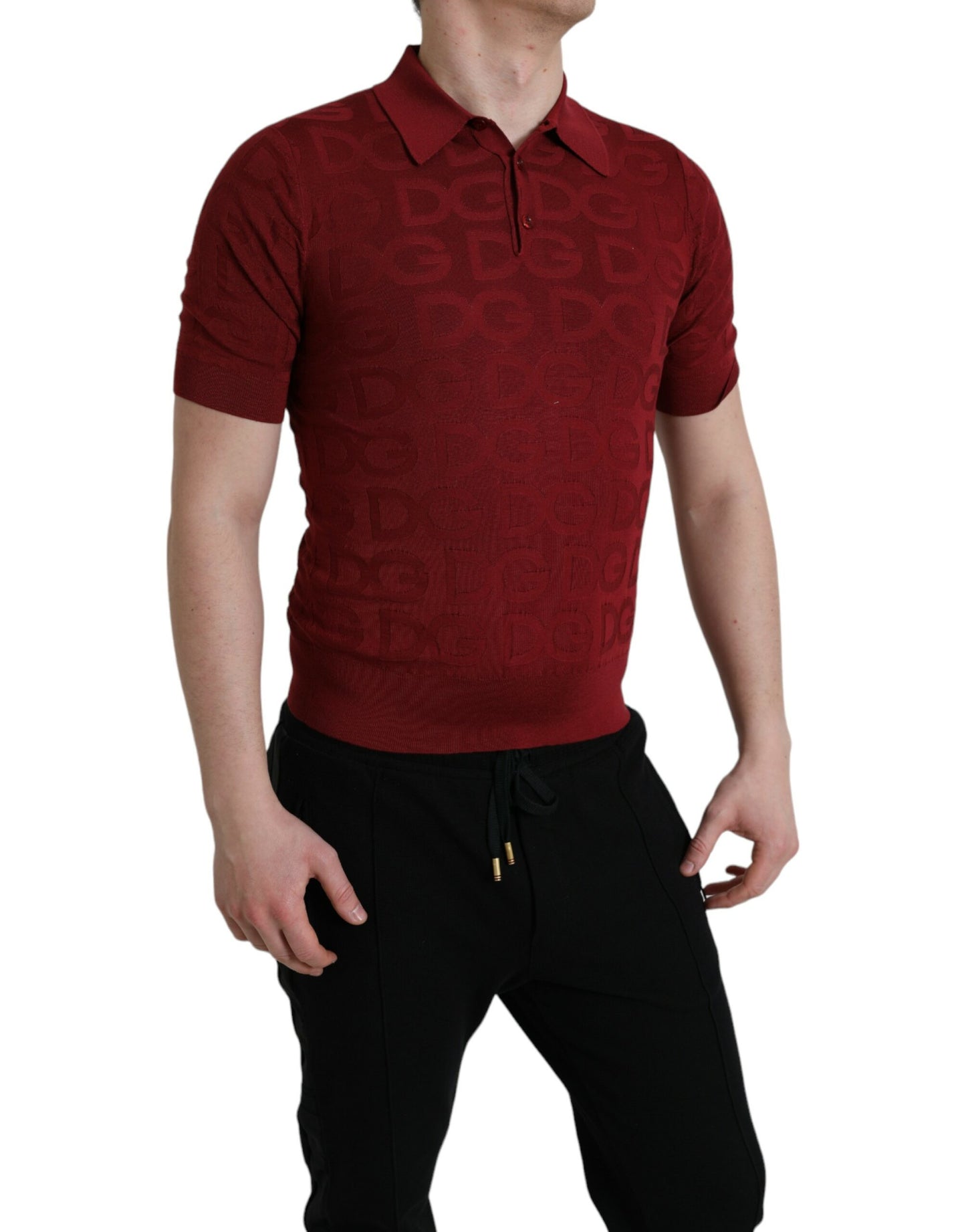 Polo de seda color granate: la elegancia se une a la comodidad
