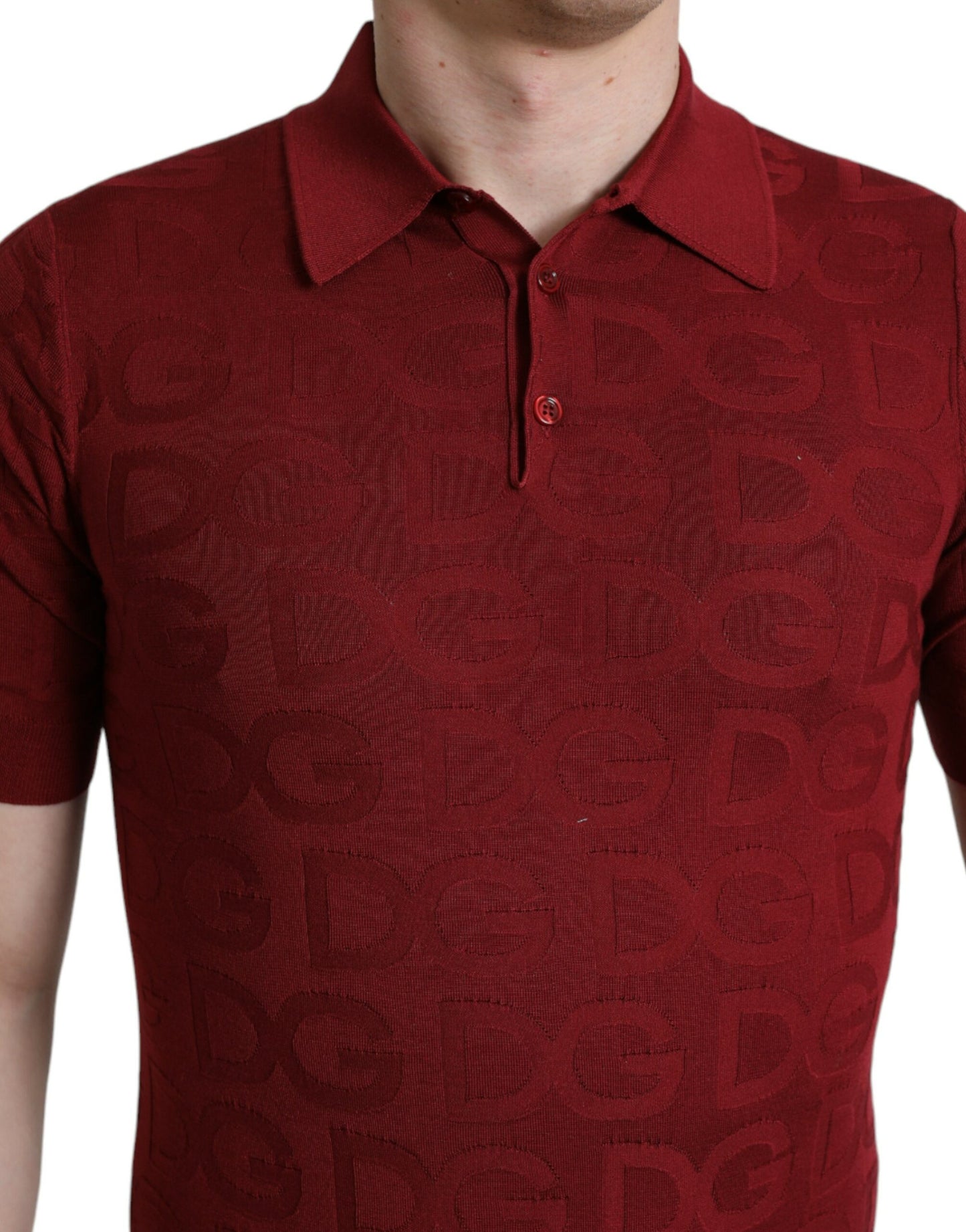 Polo de seda color granate: la elegancia se une a la comodidad