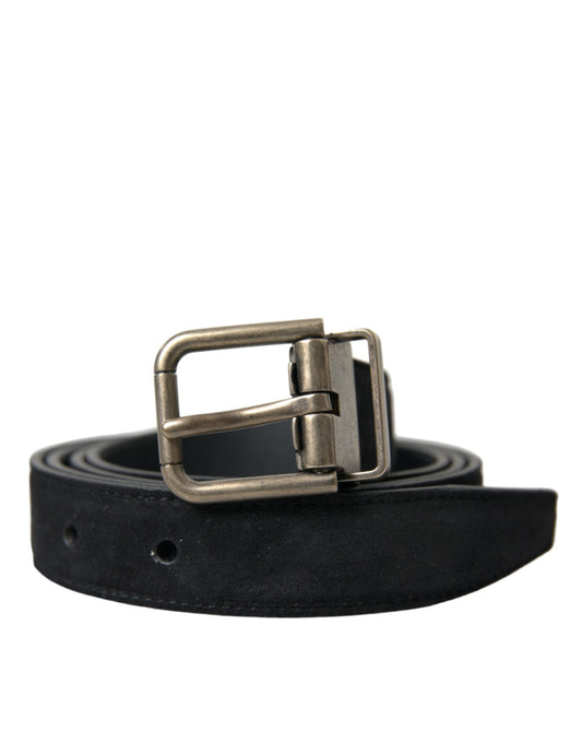 Cinturón elegante de cuero negro con hebilla de metal
