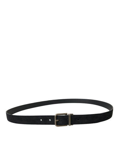 Cinturón elegante de cuero negro con hebilla de metal