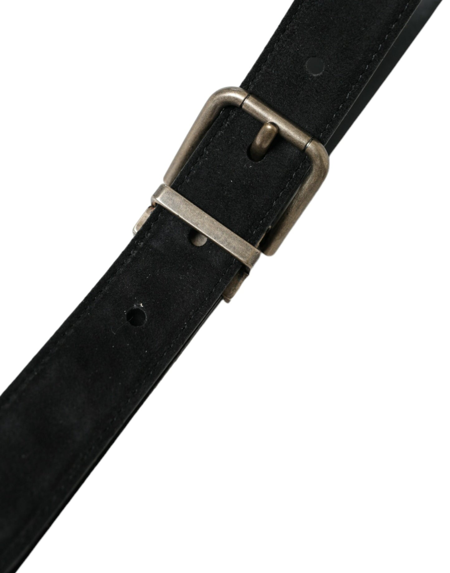 Cinturón elegante de cuero negro con hebilla de metal