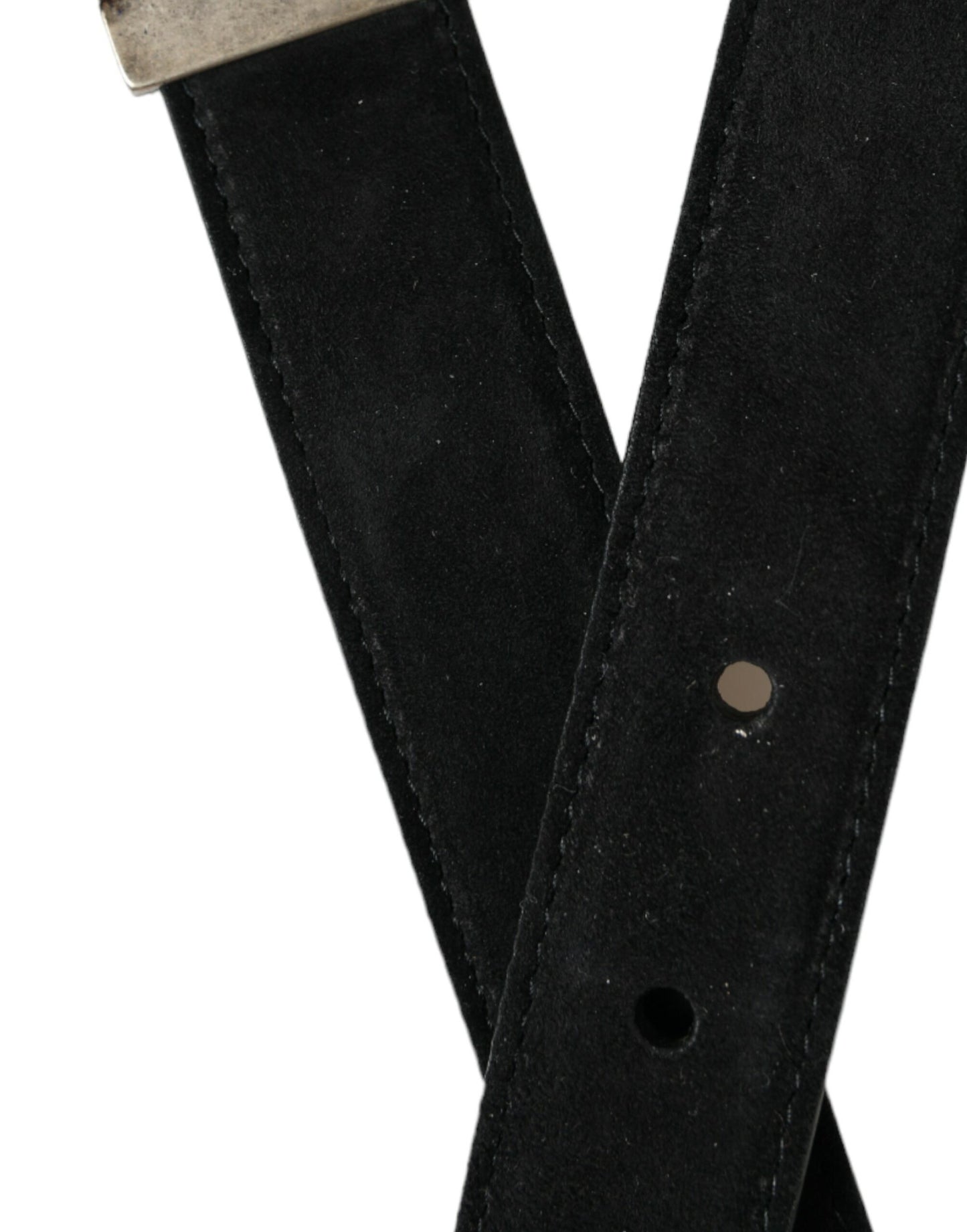 Cinturón elegante de cuero negro con hebilla de metal