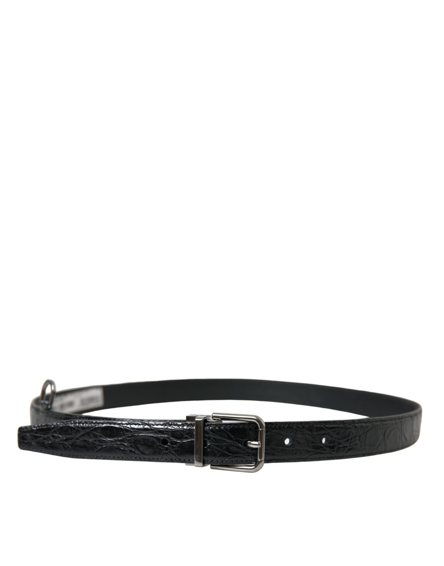 Cinturón elegante de cuero negro con hebilla de metal