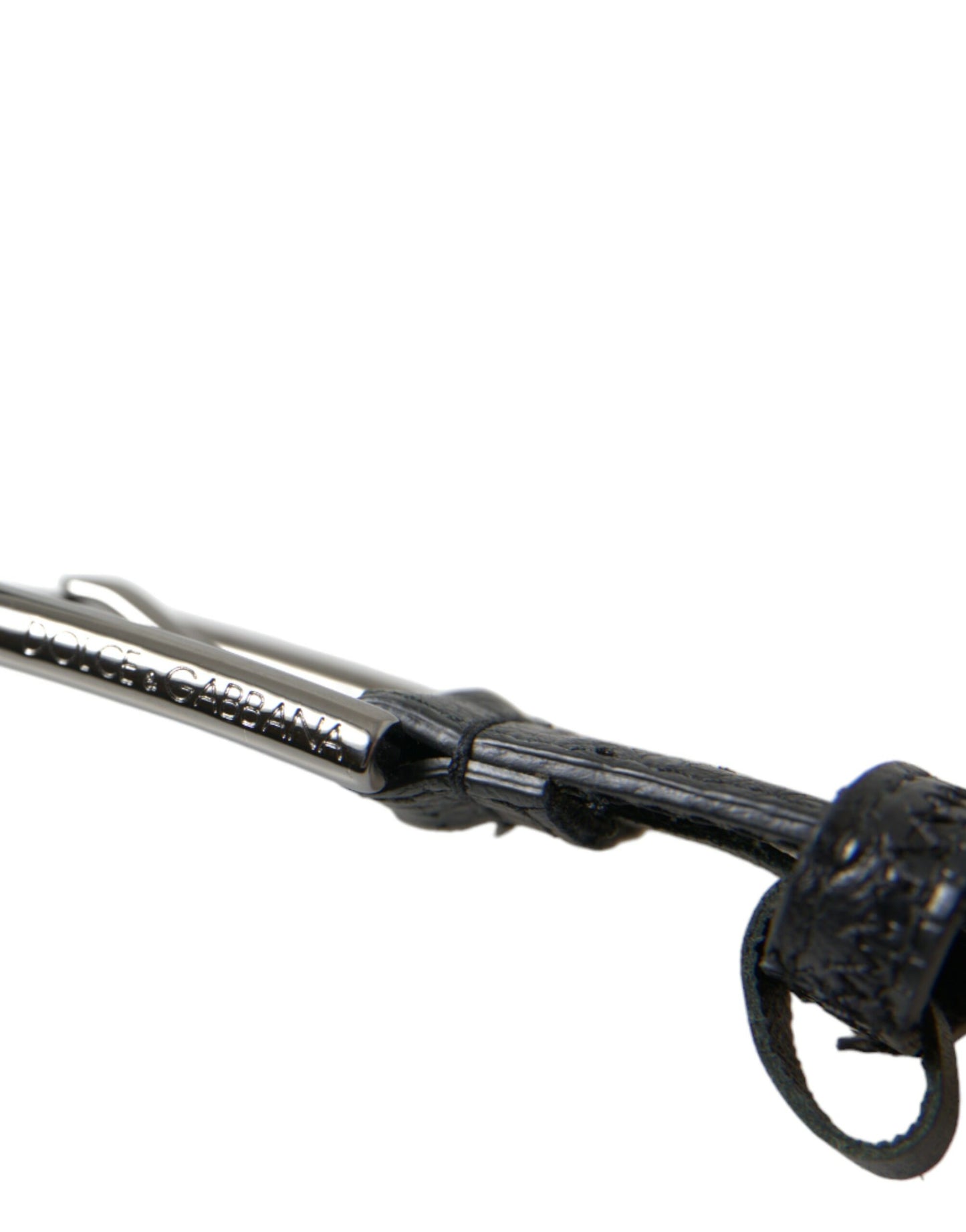 Cinturón elegante de cuero negro con hebilla de metal