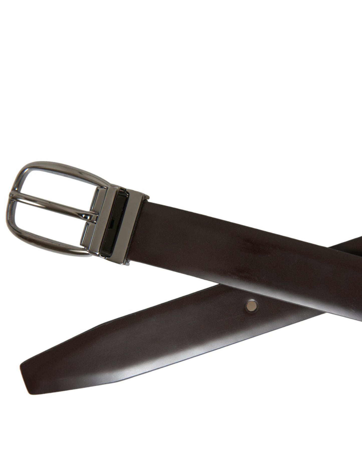 Cinturón de cuero elegante con hebilla llamativa