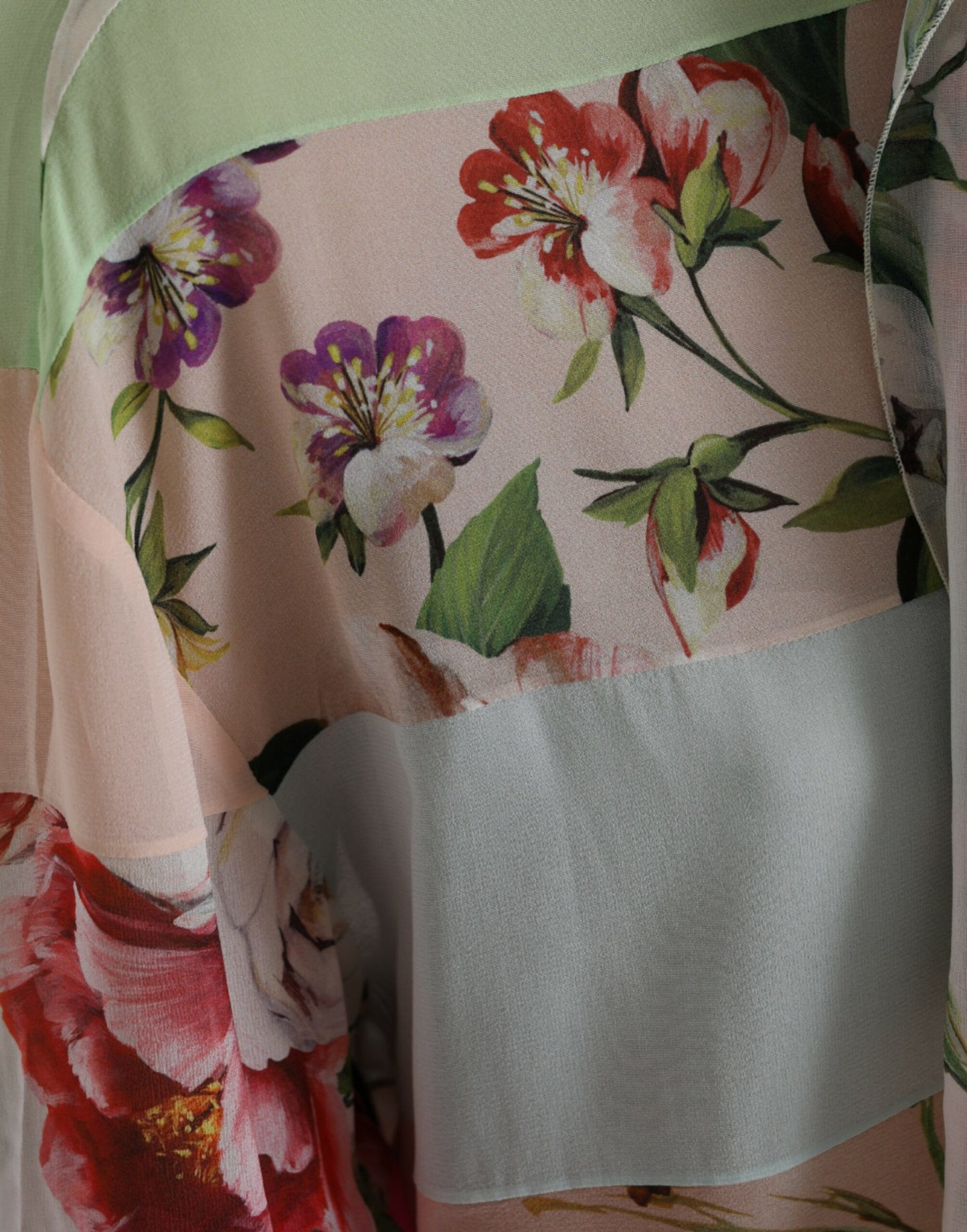 Elegante blusa de manga larga en mezcla de seda multicolor