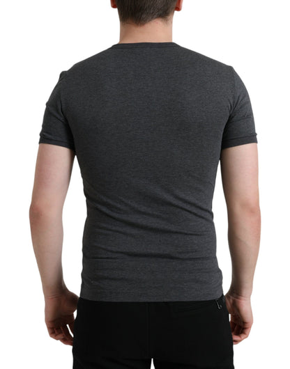 Elegante camiseta gris oscuro de cuello redondo