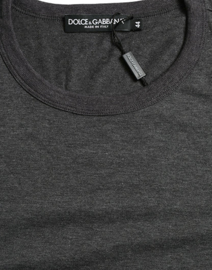 Elegante camiseta gris oscuro de cuello redondo