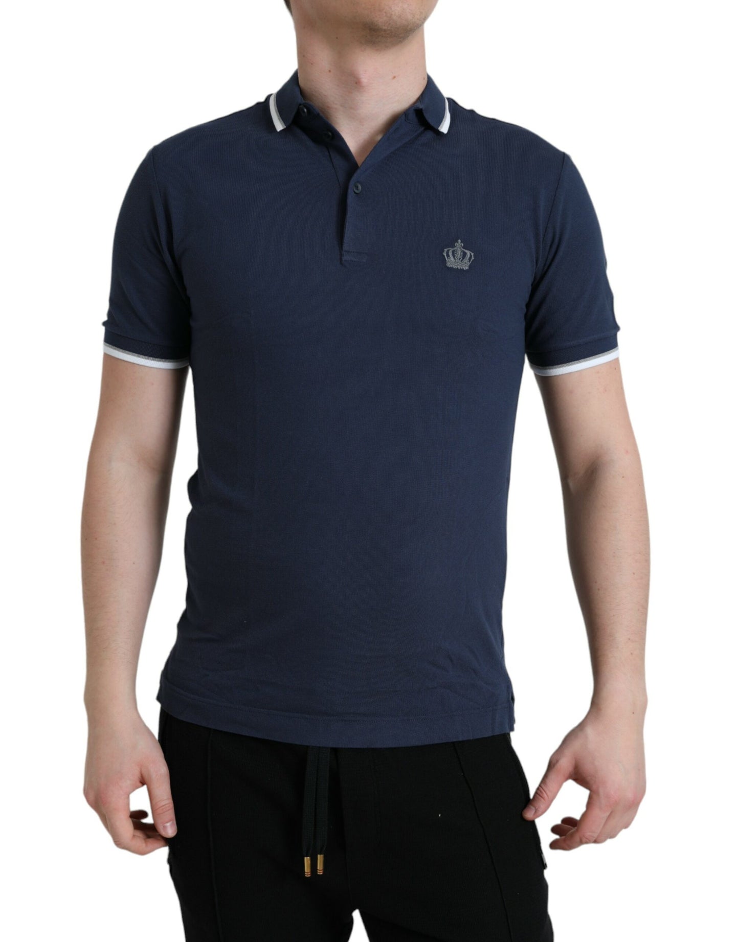 Elegante polo con corona bordada