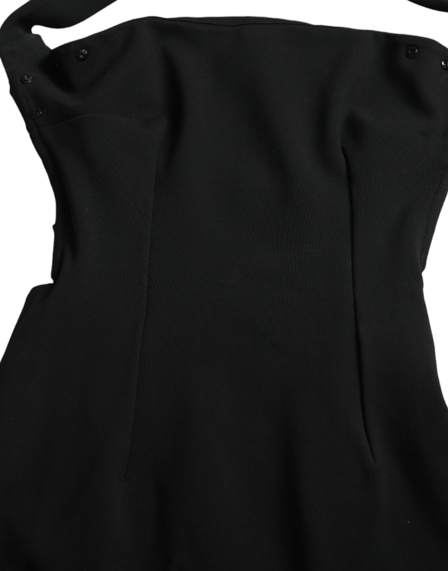 Elegante vestido midi negro con cuello halter