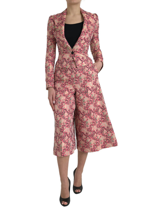 Elegante traje rosa de dos piezas de corte entallado
