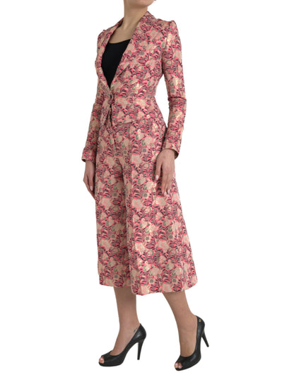Elegante traje rosa de dos piezas de corte entallado