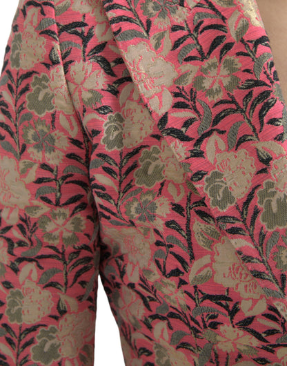Elegante traje rosa de dos piezas de corte entallado