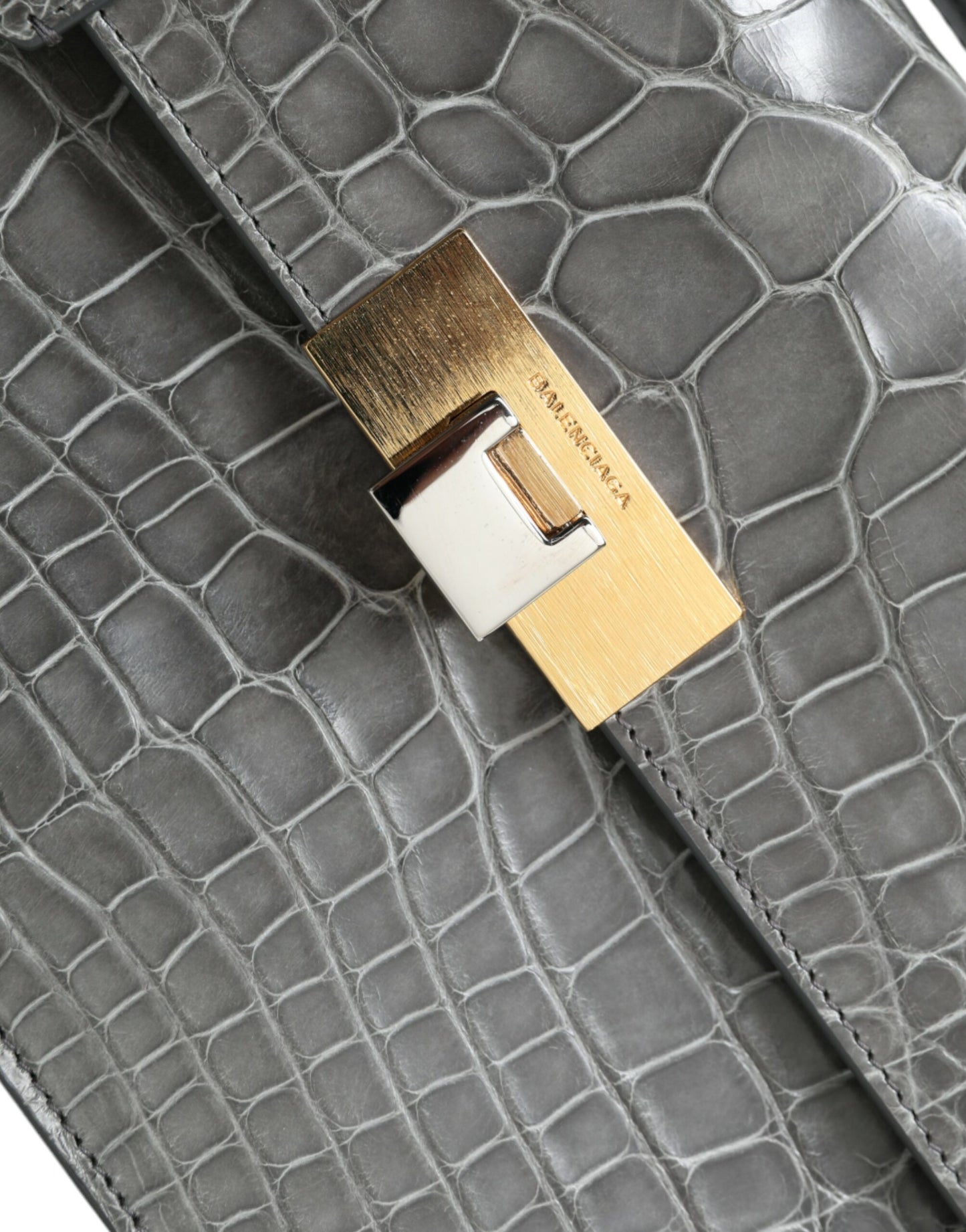 Bolso de hombro mediano de piel de cocodrilo