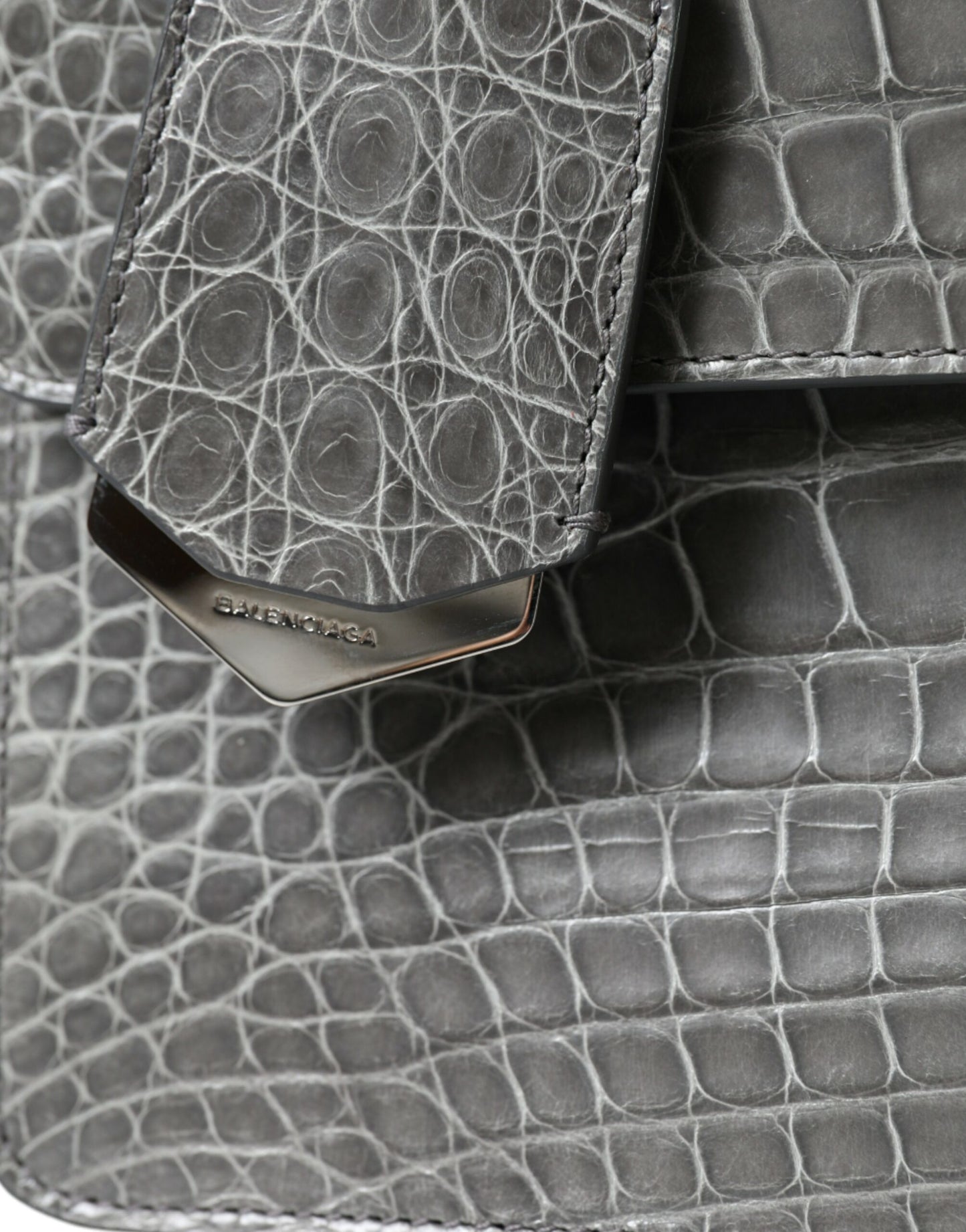 Bolso de hombro mediano de piel de cocodrilo