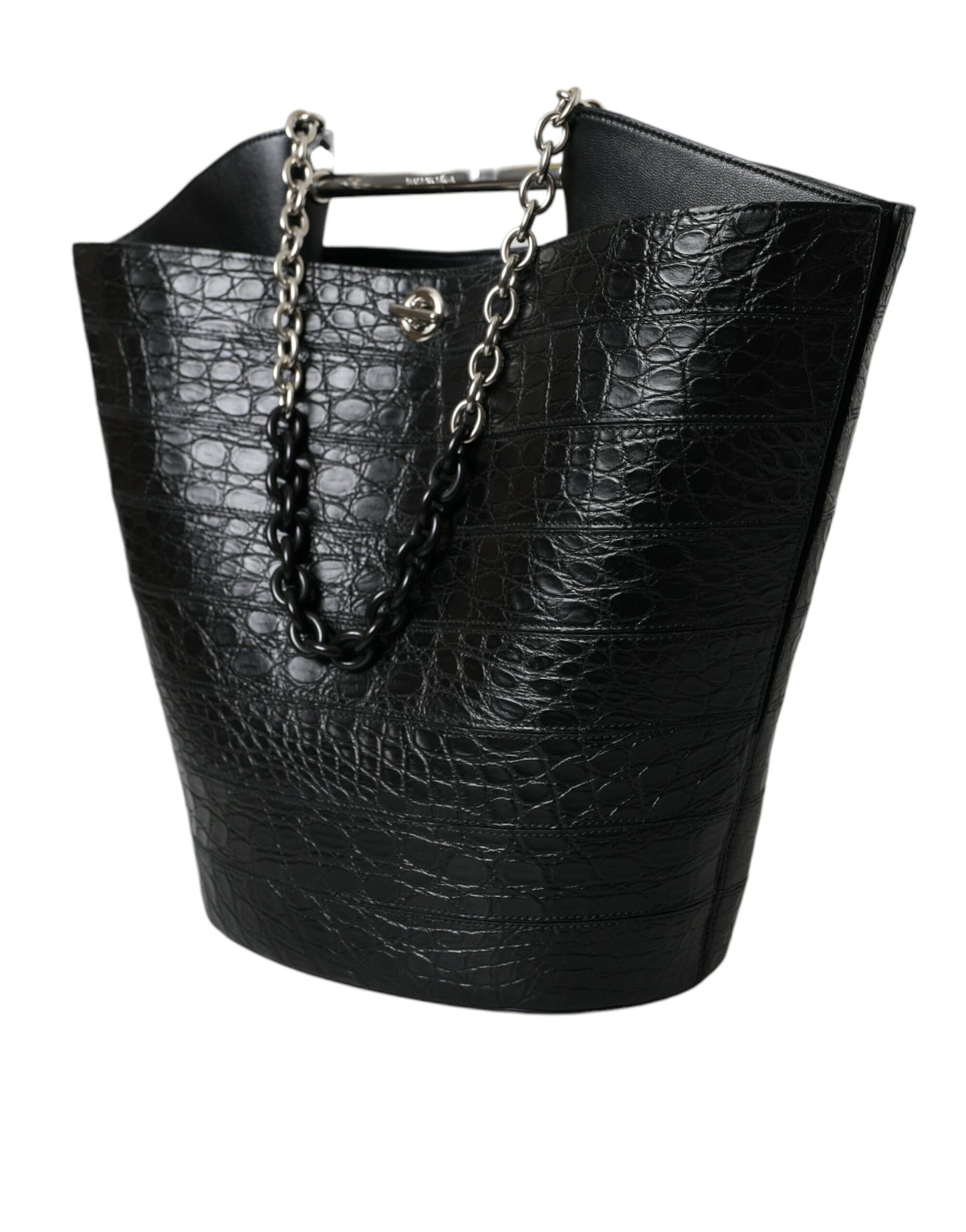 Elegante bolso maxi tipo cubo de piel de cocodrilo negra
