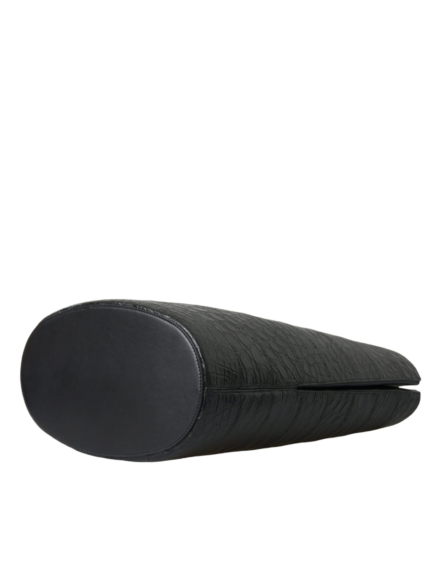 Elegante bolso maxi tipo cubo de piel de cocodrilo negra