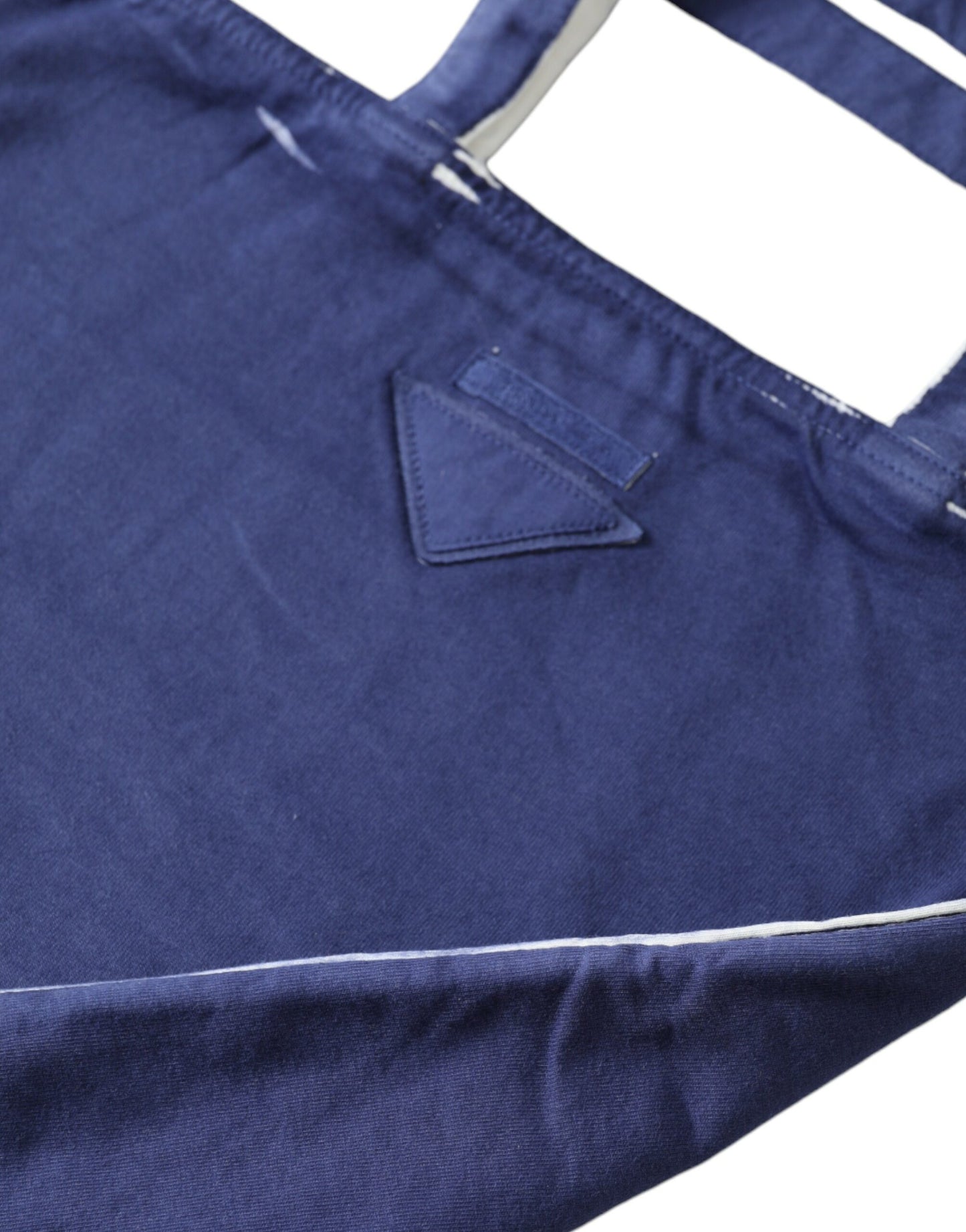 Elegante bolso de mano azul para salidas chic