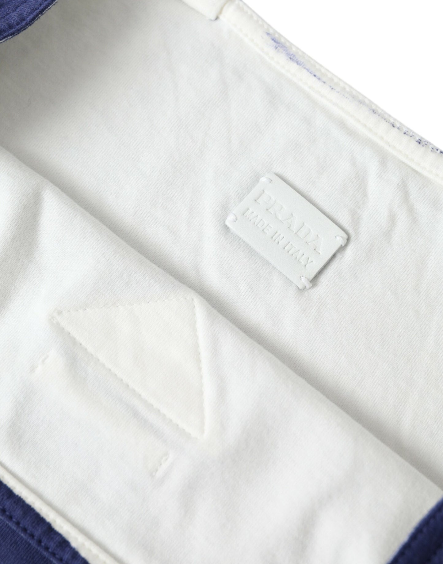 Elegante bolso de mano azul para salidas chic