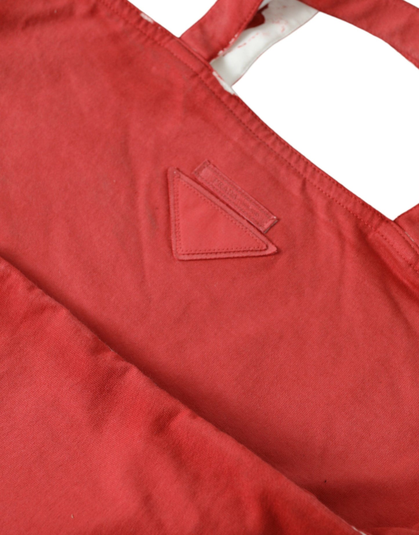 Elegante bolso de tela rojo y blanco
