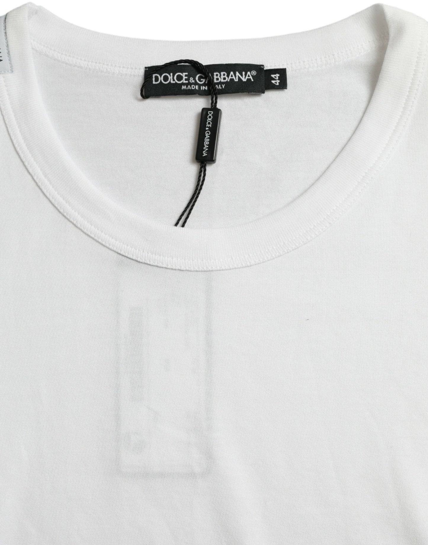 Camiseta blanca de manga corta y cuello redondo con logotipo