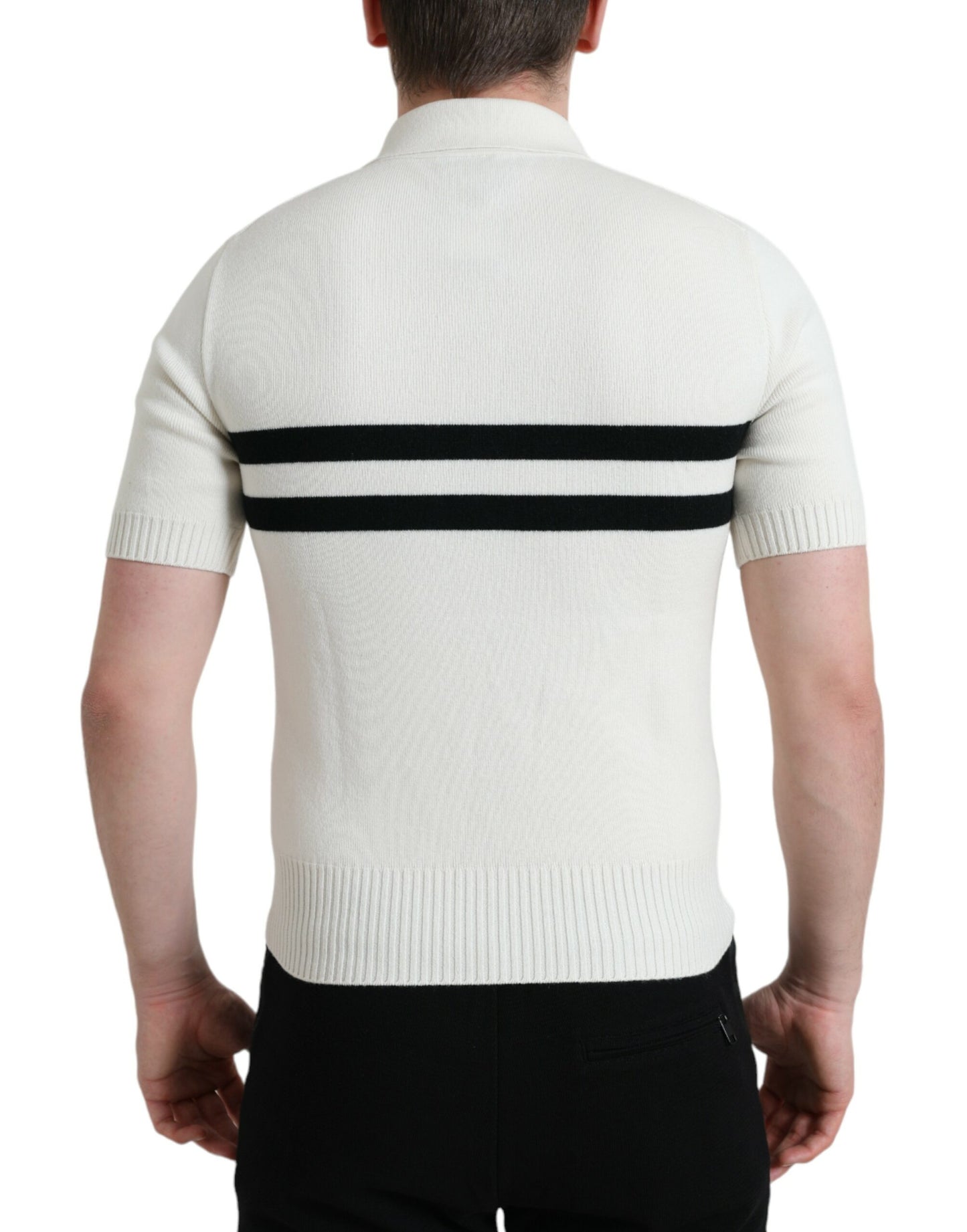 Camiseta Henley blanca con cuello y logotipo de DG