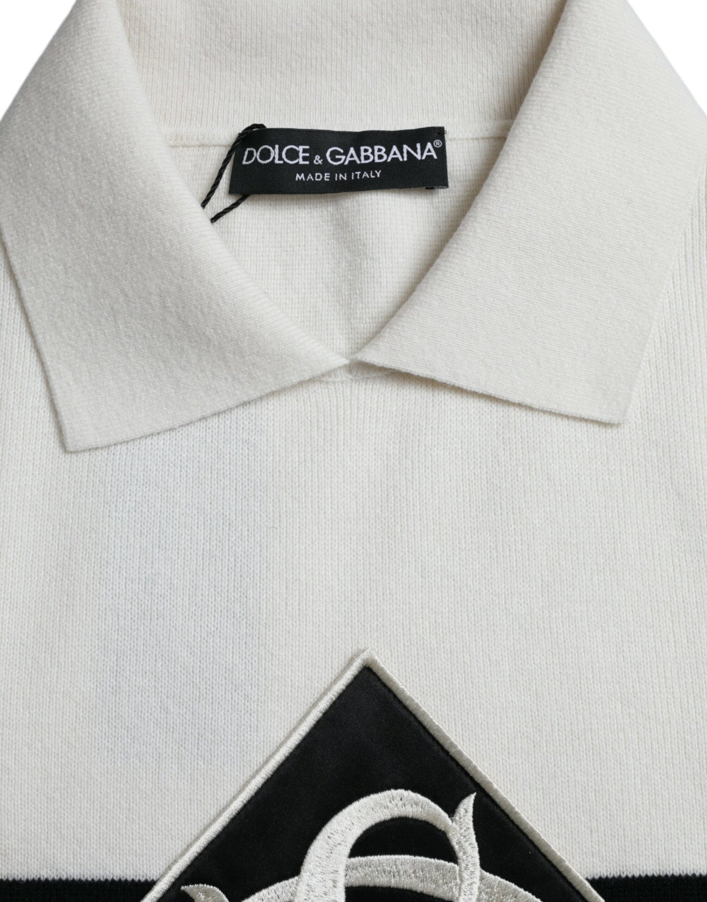 Camiseta Henley blanca con cuello y logotipo de DG