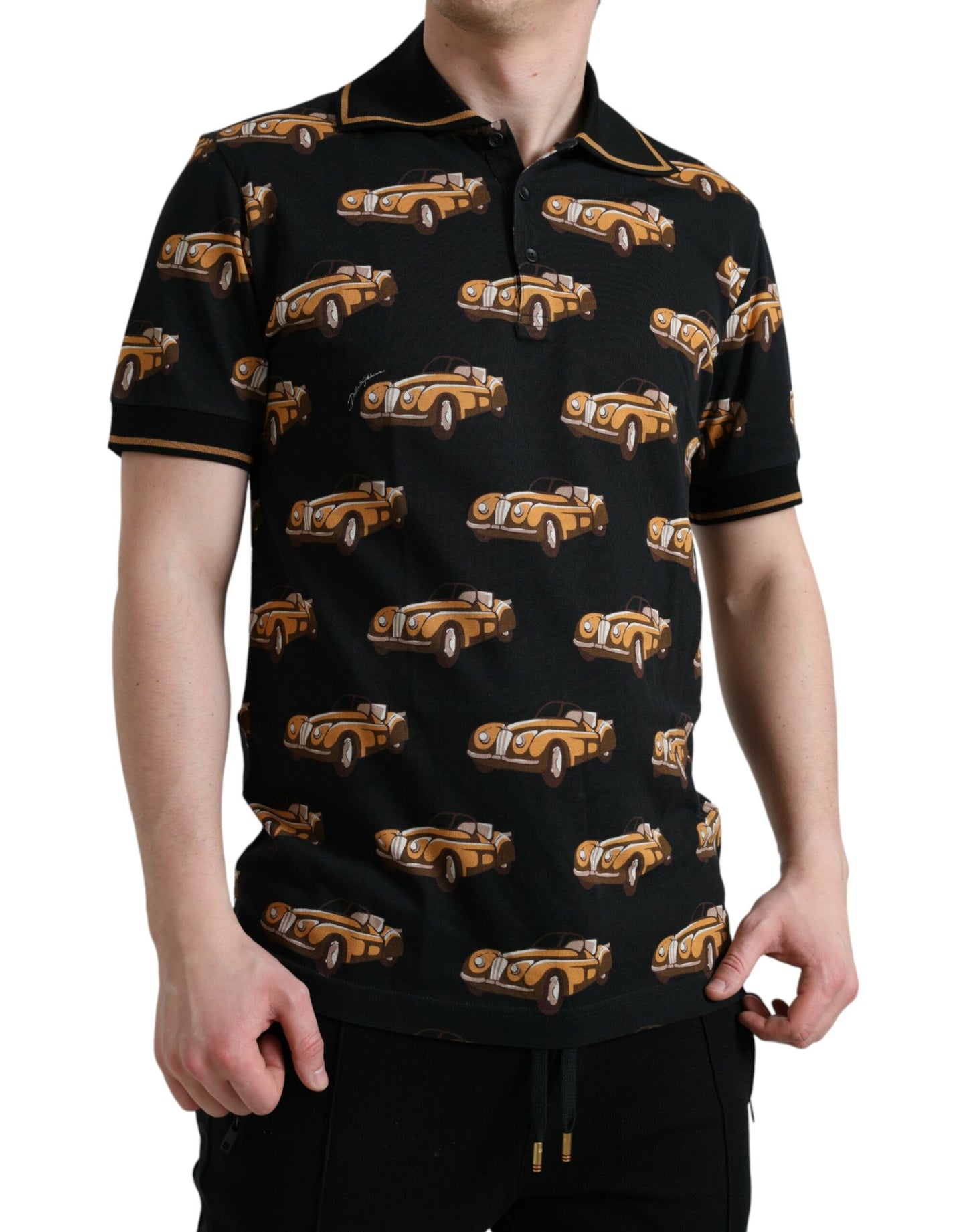 Polo de manga corta con estampado de coche negro