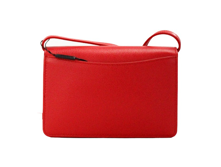 Bolso bandolera Hampshire pequeño de piel lisa con logotipo en relieve rojo