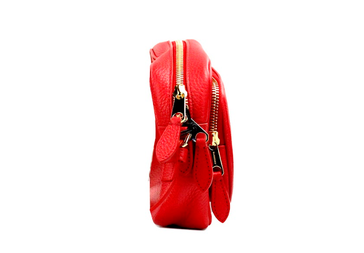 Bolso bandolera pequeño para cámara de piel granulada en color rojo brillante de marca