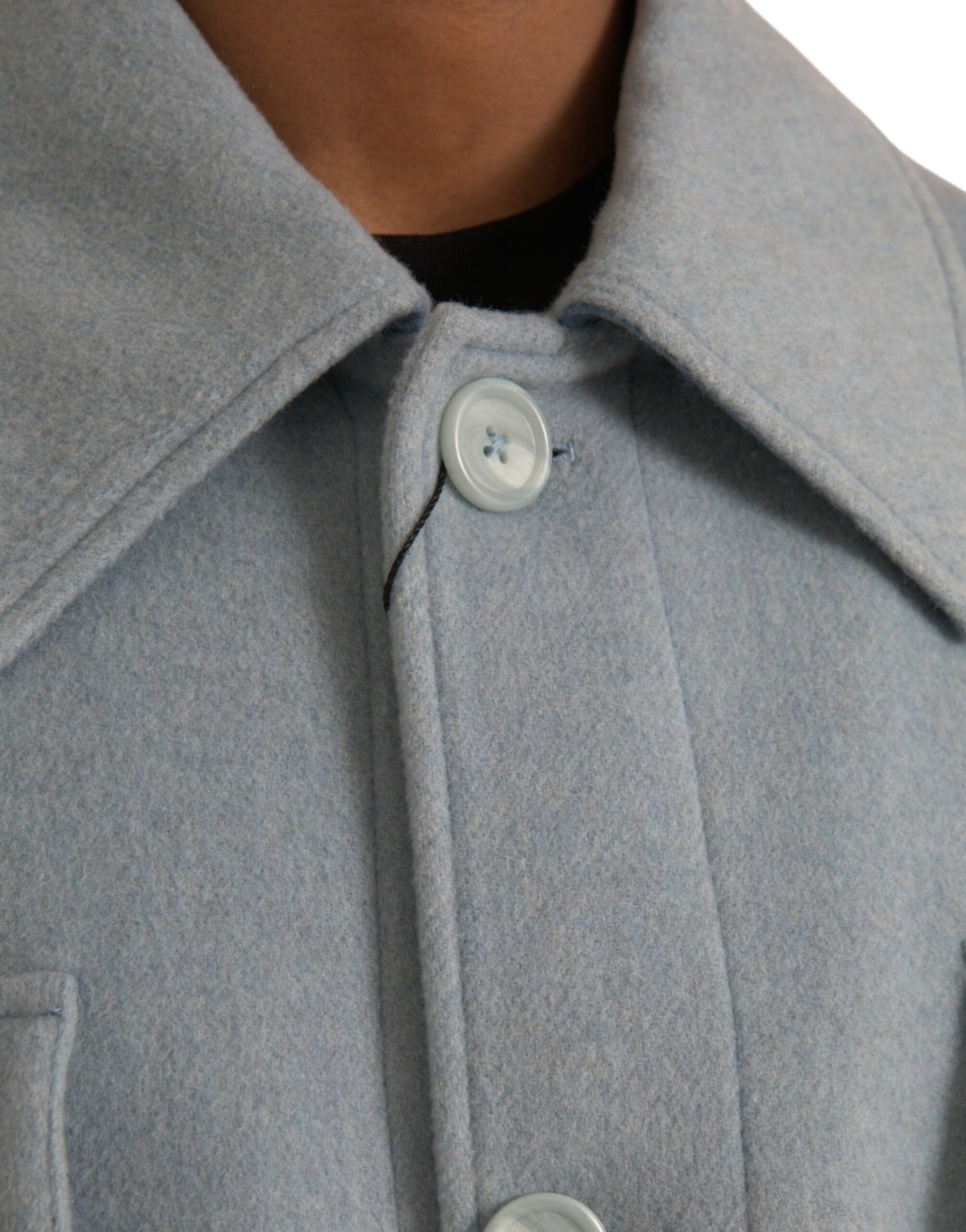 Chaqueta gabardina de lana azul claro con botones