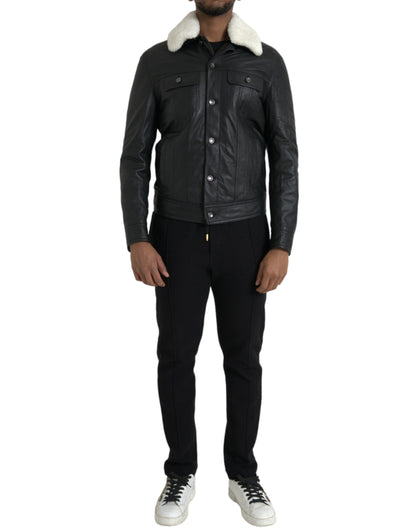 Chaqueta de motociclista con cuello de piel de cuero negro