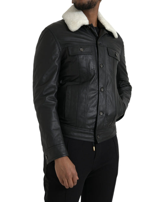 Chaqueta de motociclista con cuello de piel de cuero negro