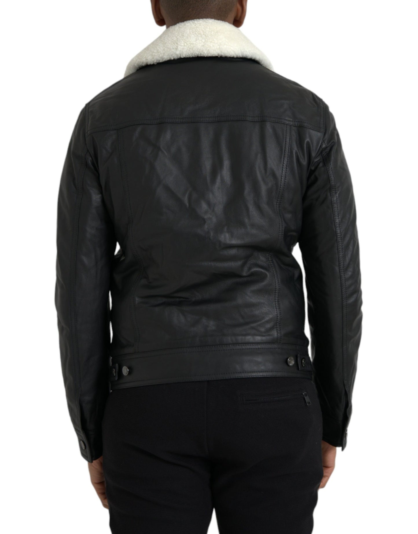 Chaqueta de motociclista con cuello de piel de cuero negro