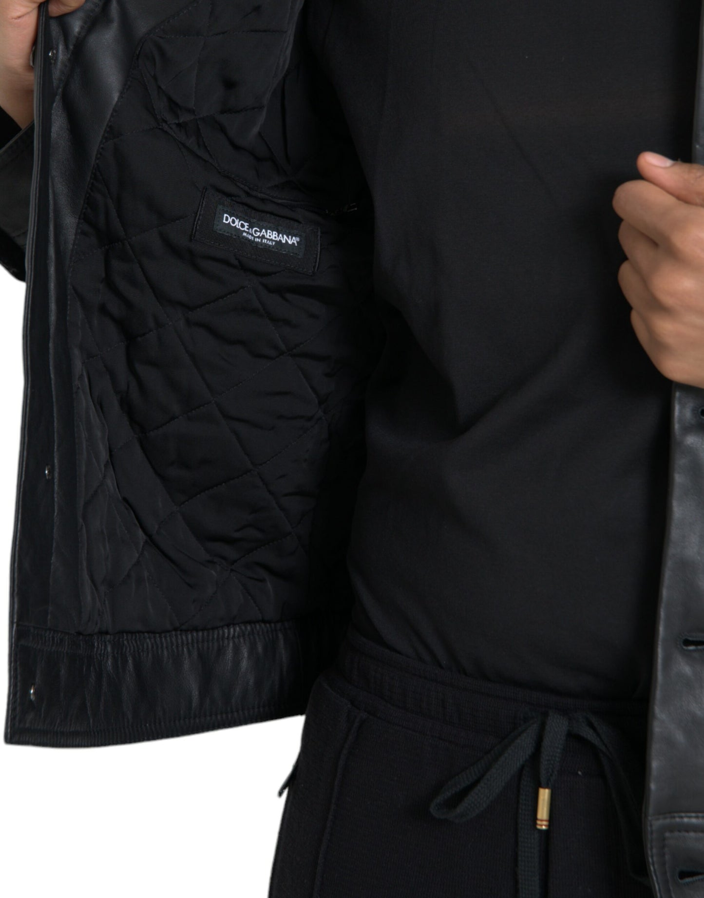 Chaqueta de motociclista con cuello de piel de cuero negro