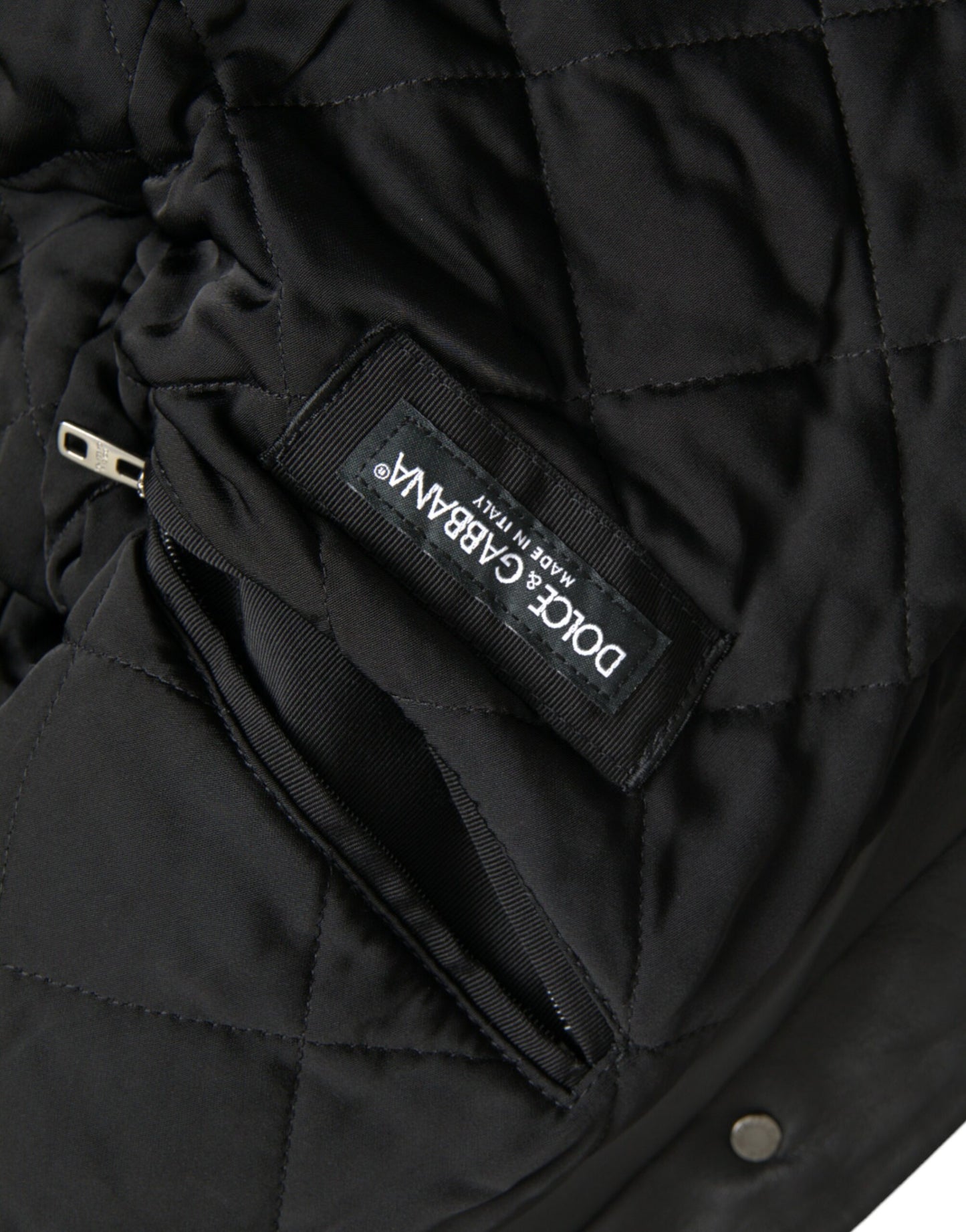 Chaqueta de motociclista con cuello de piel de cuero negro