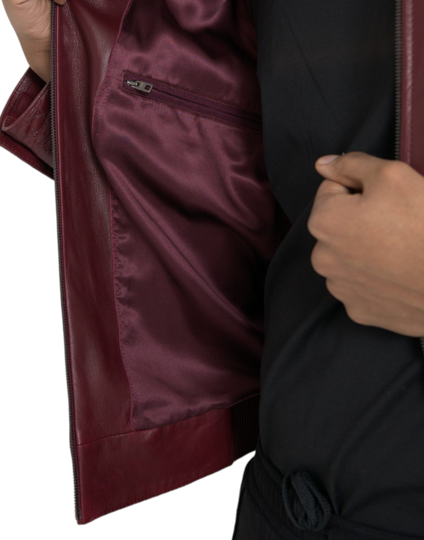 Chaqueta biker de cuero exótico color granate con cremallera