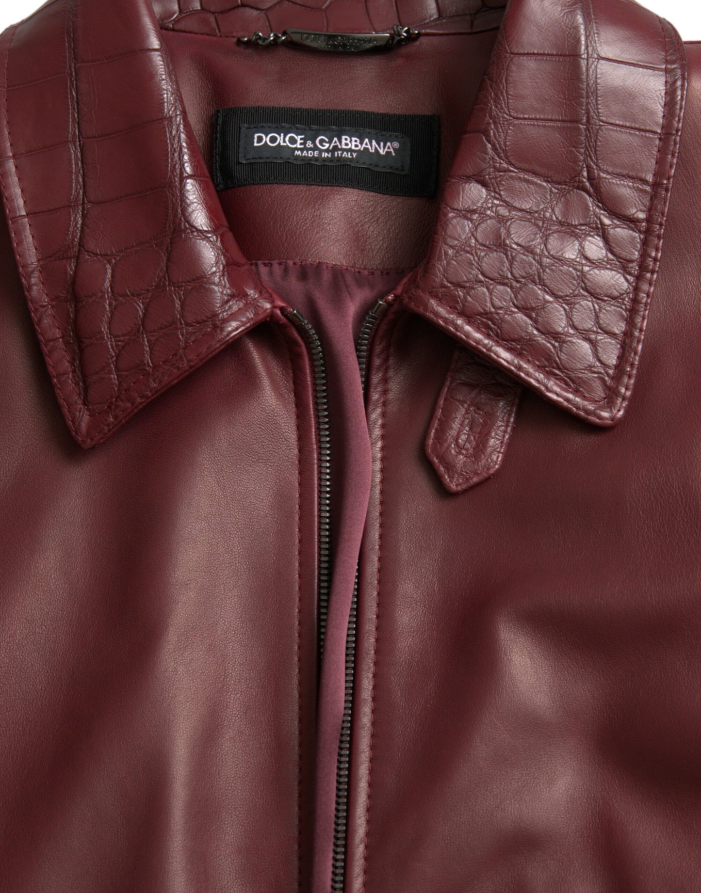Chaqueta biker de cuero exótico color granate con cremallera