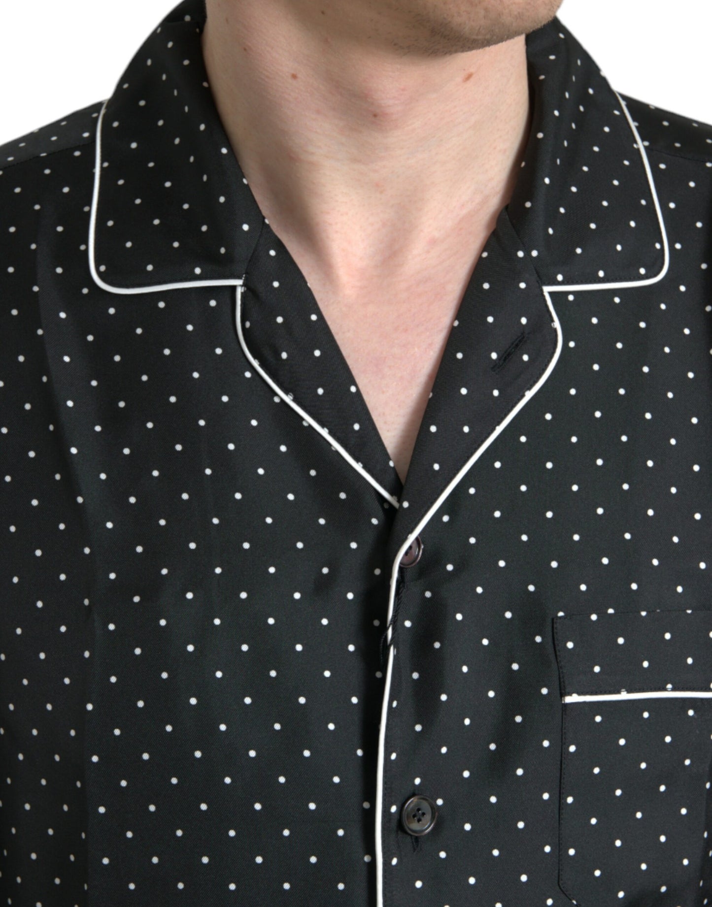 Camisa de manga larga de seda con lunares negros