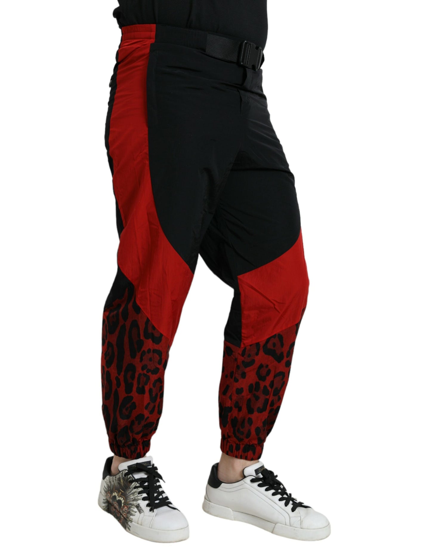 Pantalones deportivos de nailon con estampado de leopardo en negro y rojo