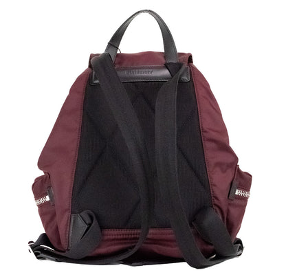 Mochila de nailon Econyl color burdeos mediano con cordón ajustable