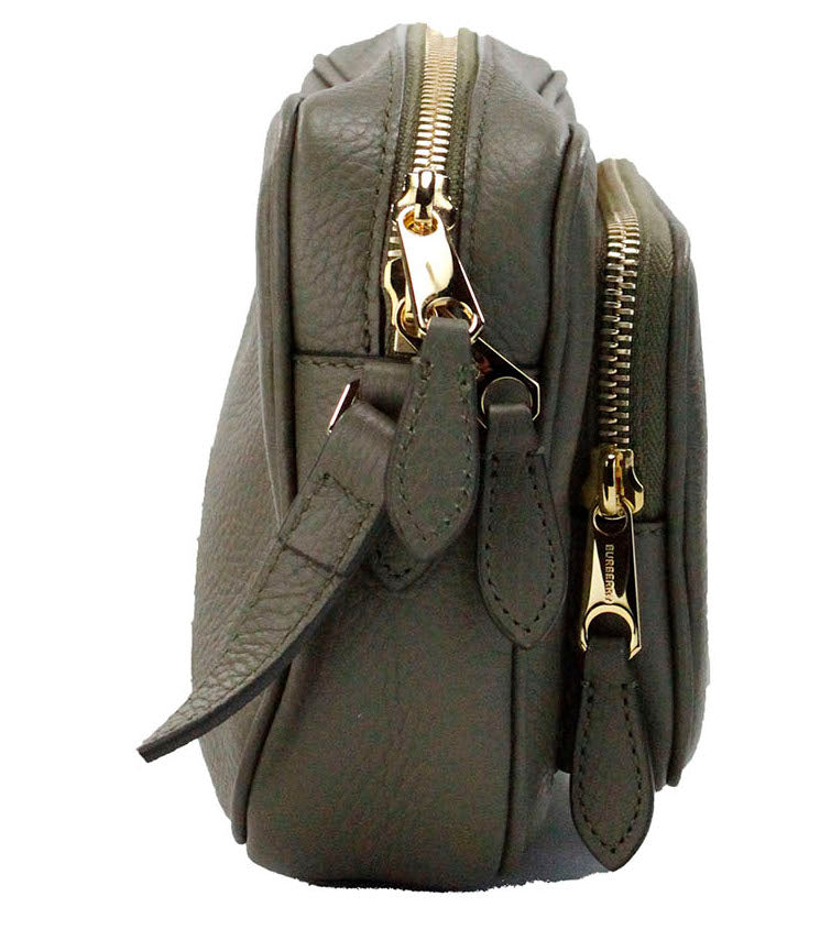 Bolso bandolera pequeño para cámara de piel granulada verde helecho oscuro de marca