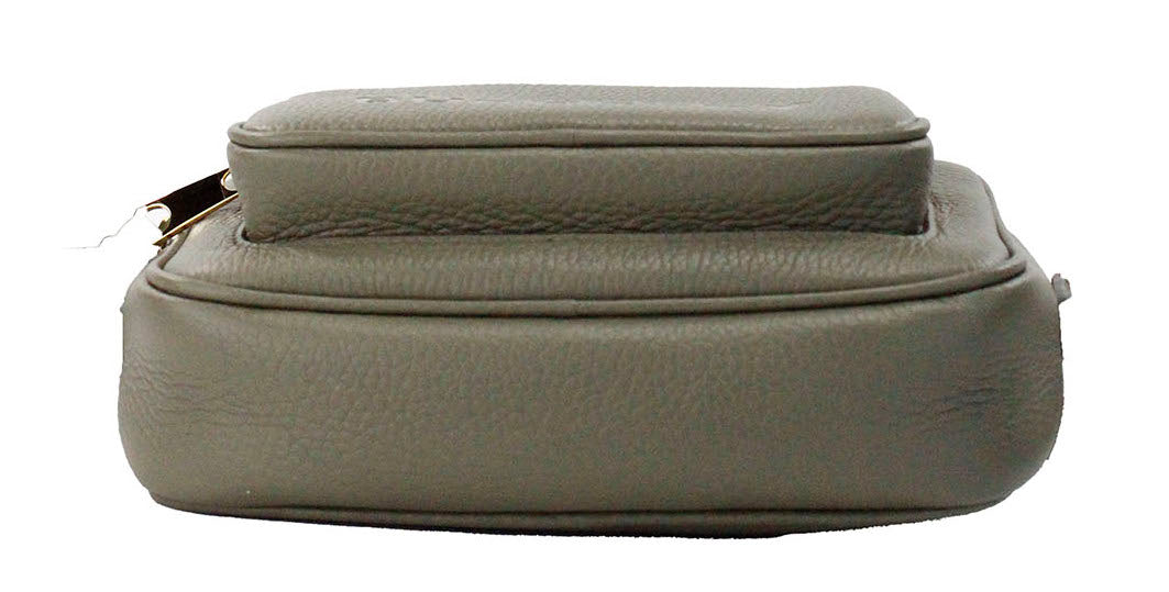 Bolso bandolera pequeño para cámara de piel granulada verde helecho oscuro de marca