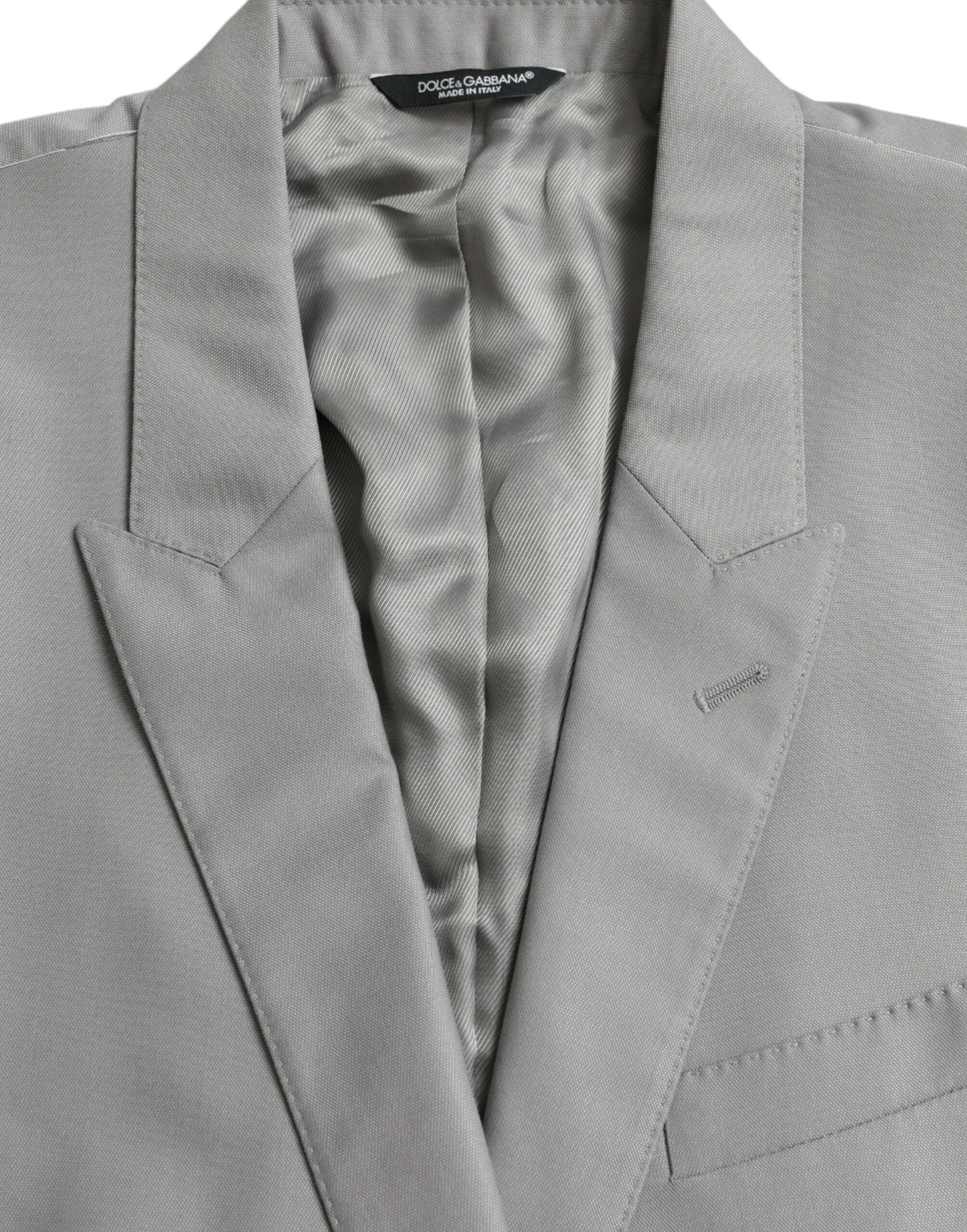 Blazer de lana gris con botonadura sencilla
