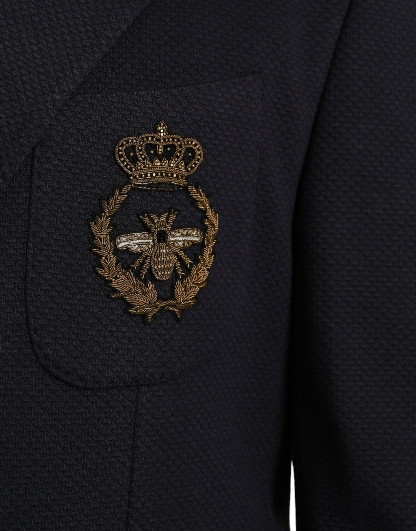 Blazer cruzado con diseño de abeja y corona azul oscuro