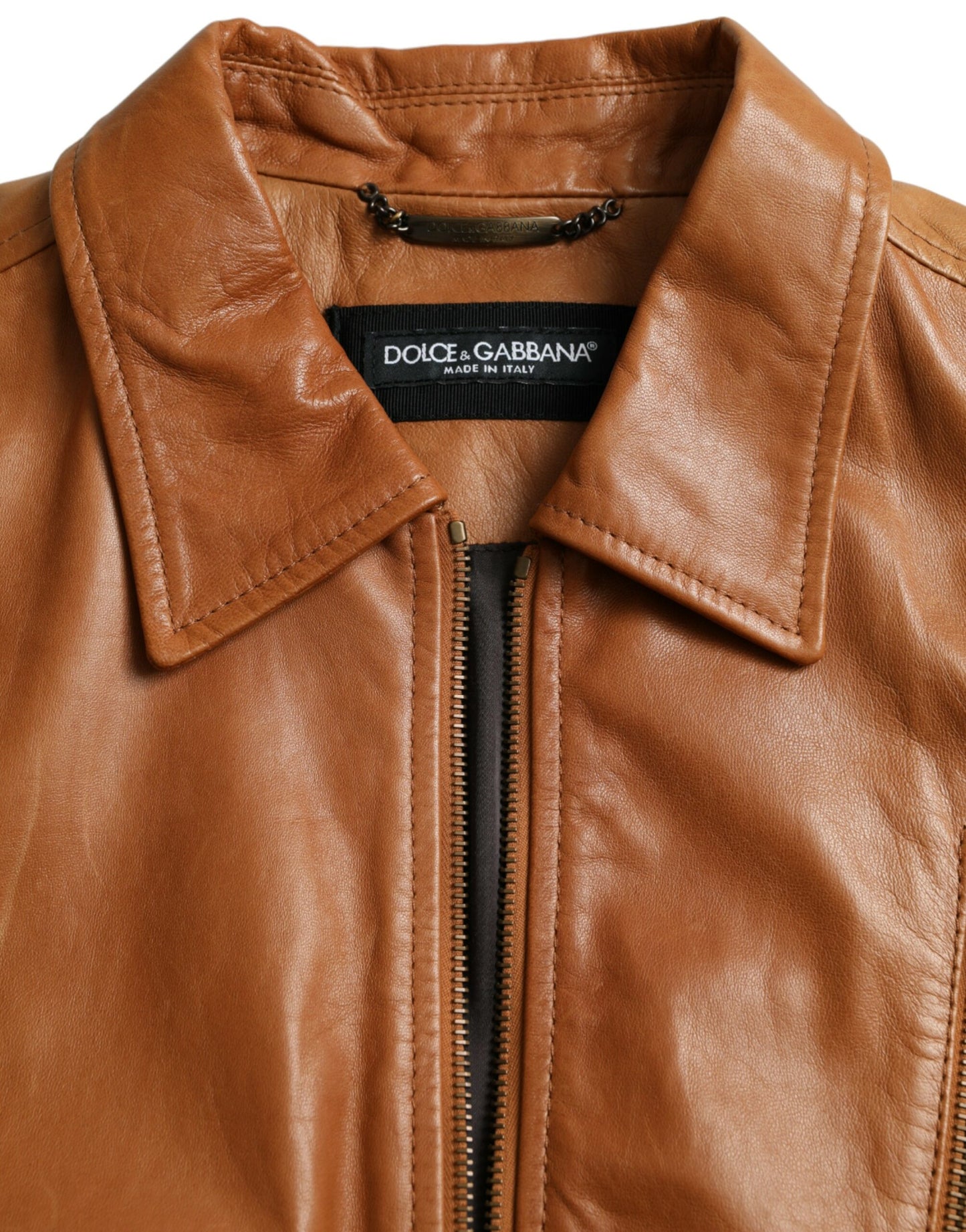 Chaqueta tipo blusón de piel de cordero marrón con cremallera completa