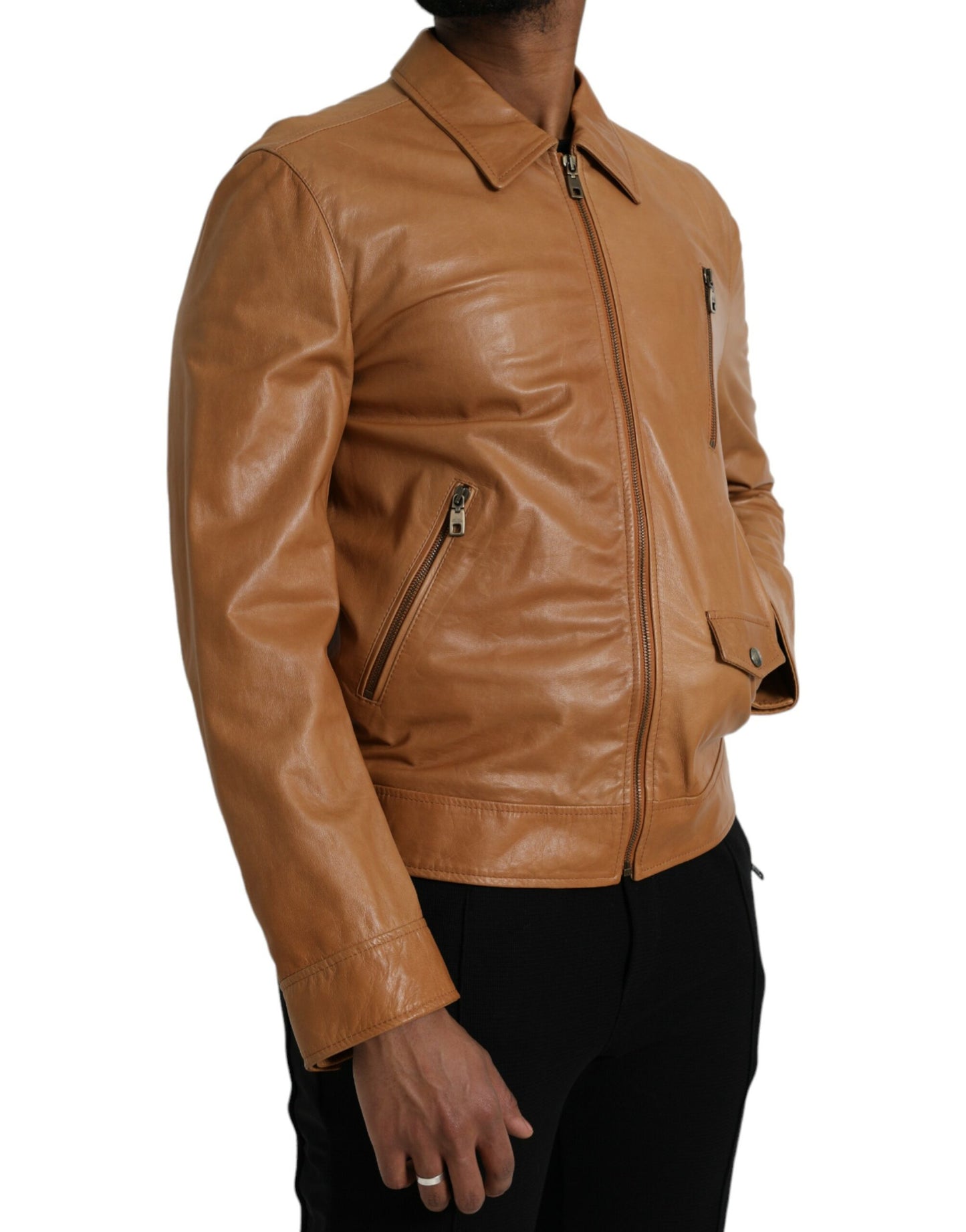 Chaqueta tipo blusón de piel de cordero marrón con cremallera completa