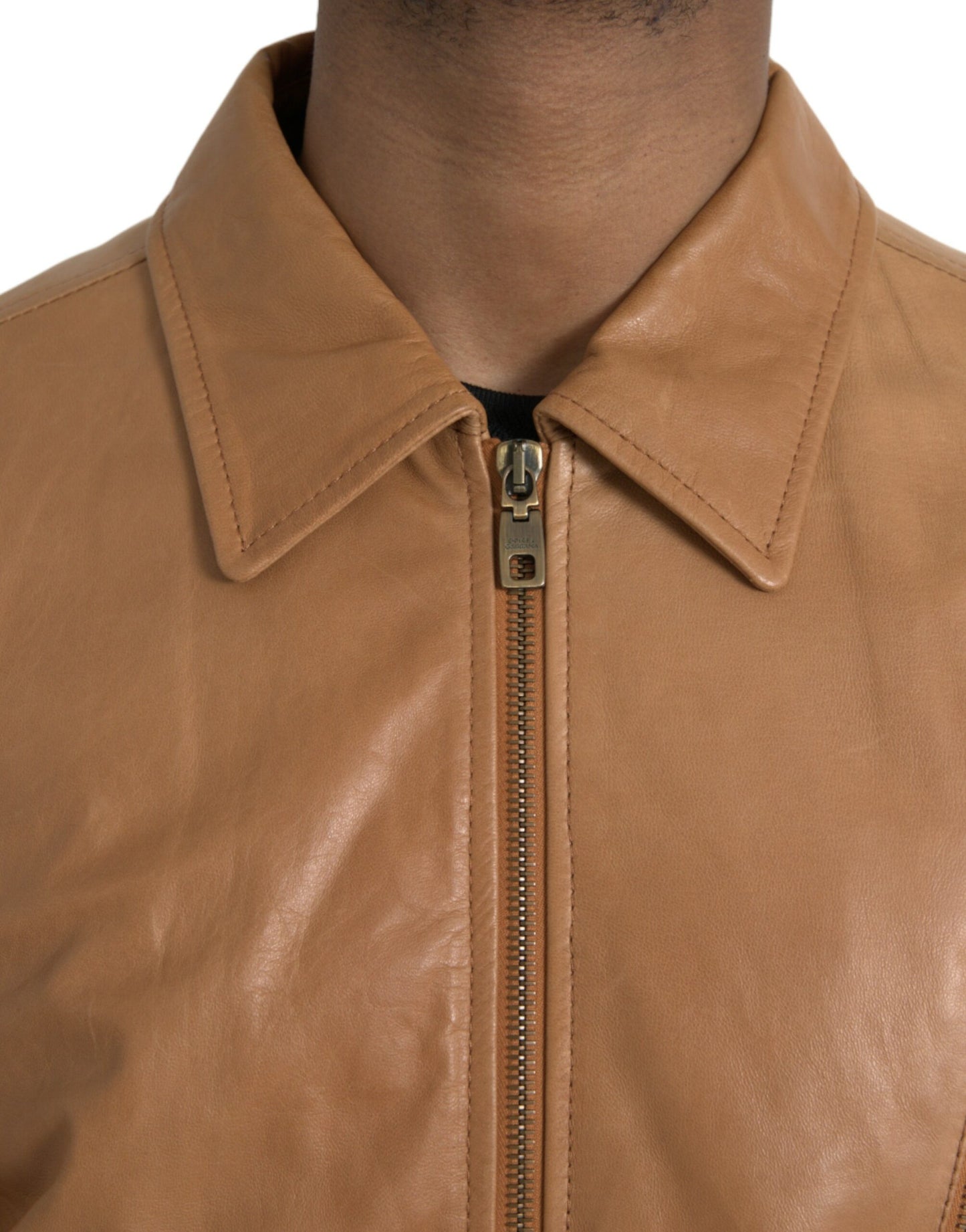 Chaqueta tipo blusón de piel de cordero marrón con cremallera completa